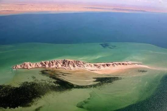Dragon Island vista dall'alto nella laguna di Dakhla