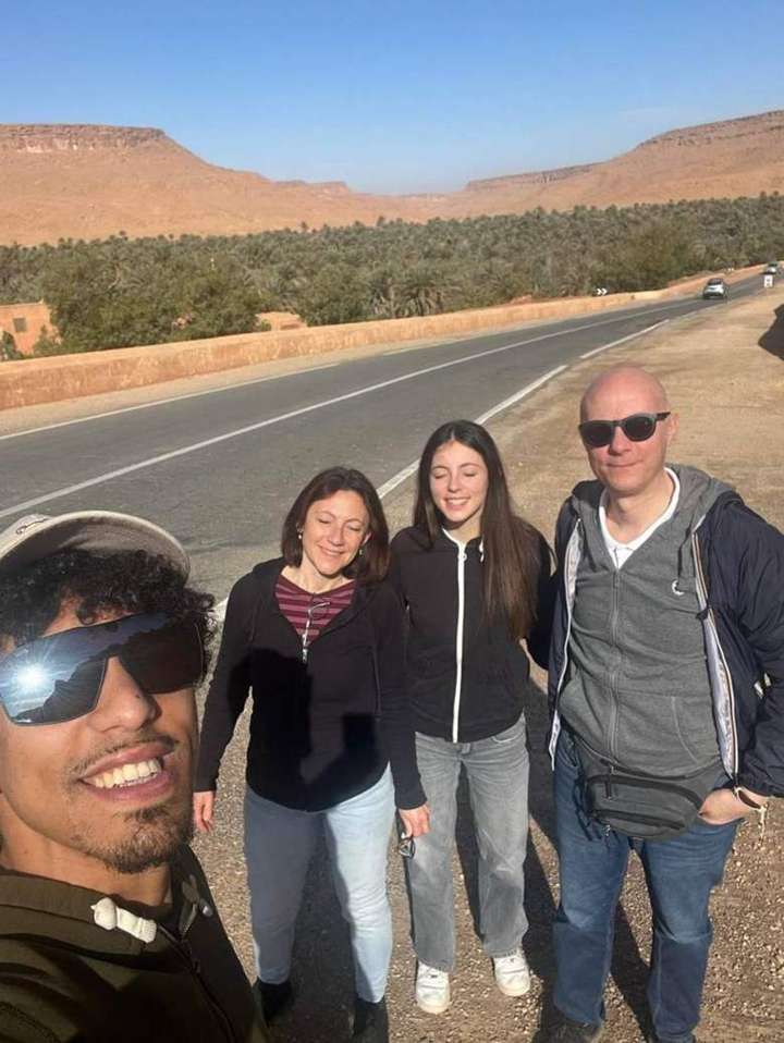 Gruppo in sosta al belvedere sulla Valle dello Ziz