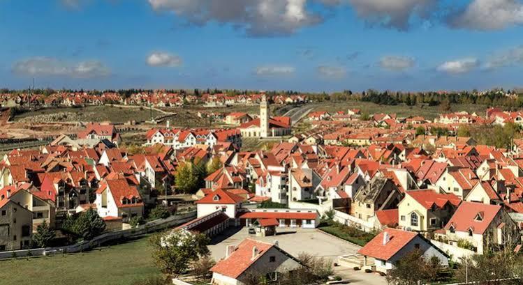 I tetti rossi di Ifrane, la piccola Svizzera marocchina