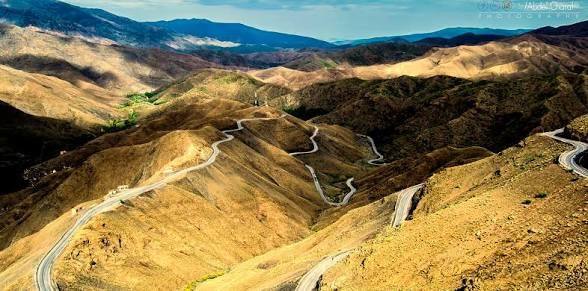 I tornanti della strada di montagna verso il passo di Tizi n'Tichka