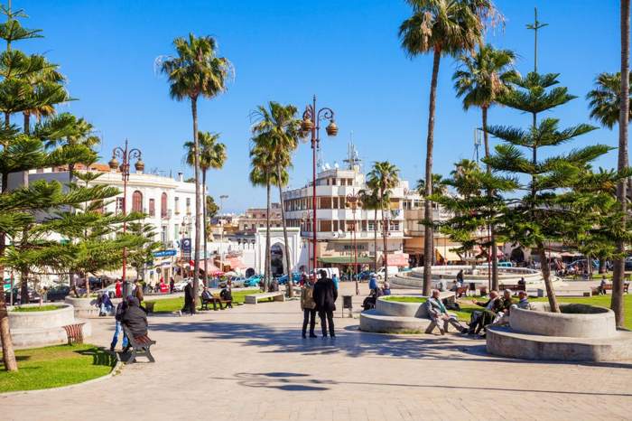 La piazza del Grand Socco con le sue palme