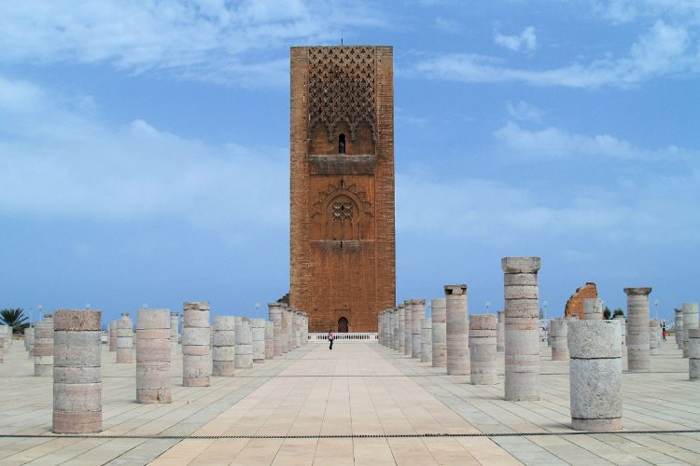 La Torre Hassan e le colonne della moschea incompiuta