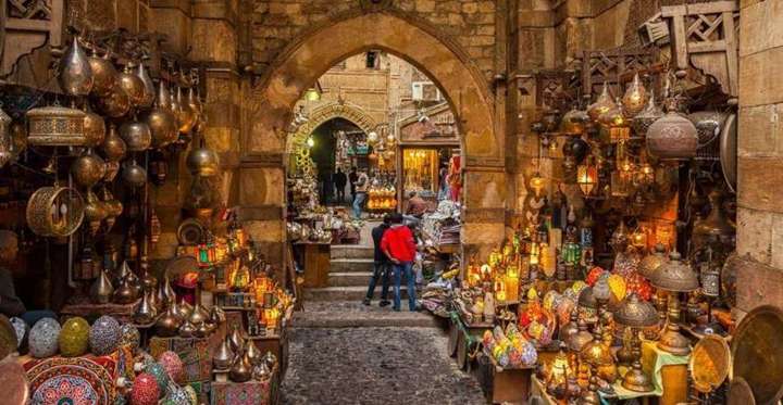 Lanterne e bancarelle nel souk El Had