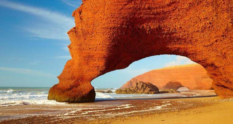 Le arcate di roccia rossa della spiaggia di Legzira