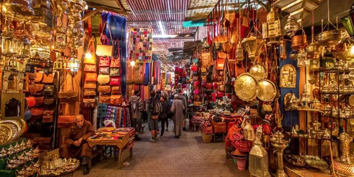 Le botteghe illuminate dei souk di Marrakech