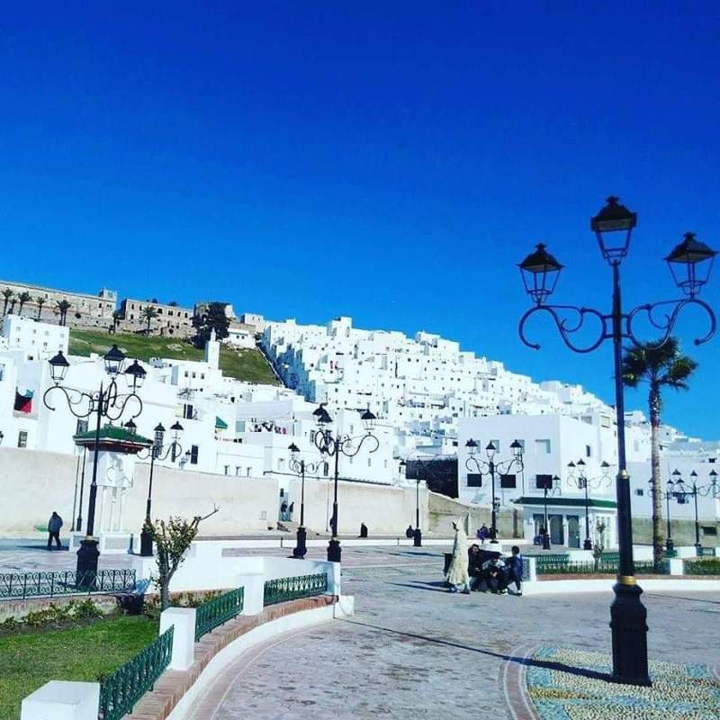 Le case bianche della medina di Tétouan sulla collina