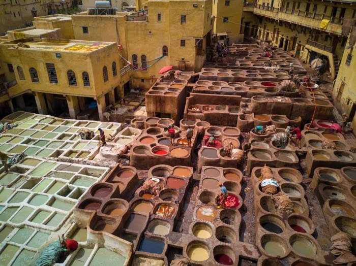 Le vasche colorate delle concerie Chouara viste dall'alto