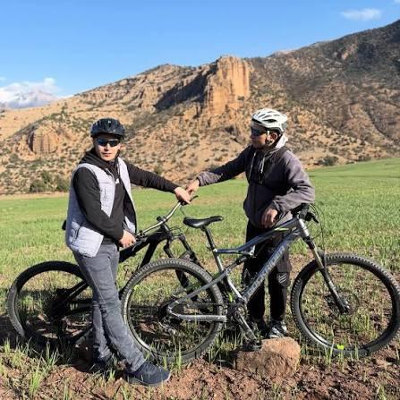 Mountain bike nei prati sotto la Cattedrale di Imsfrane