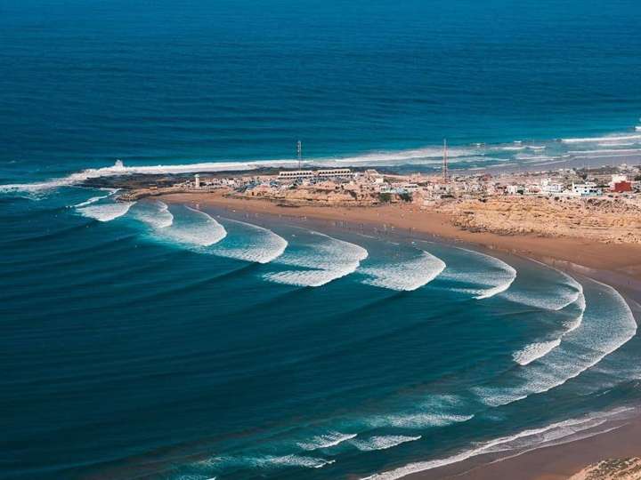 Onde perfette a Taghazout viste dall'alto